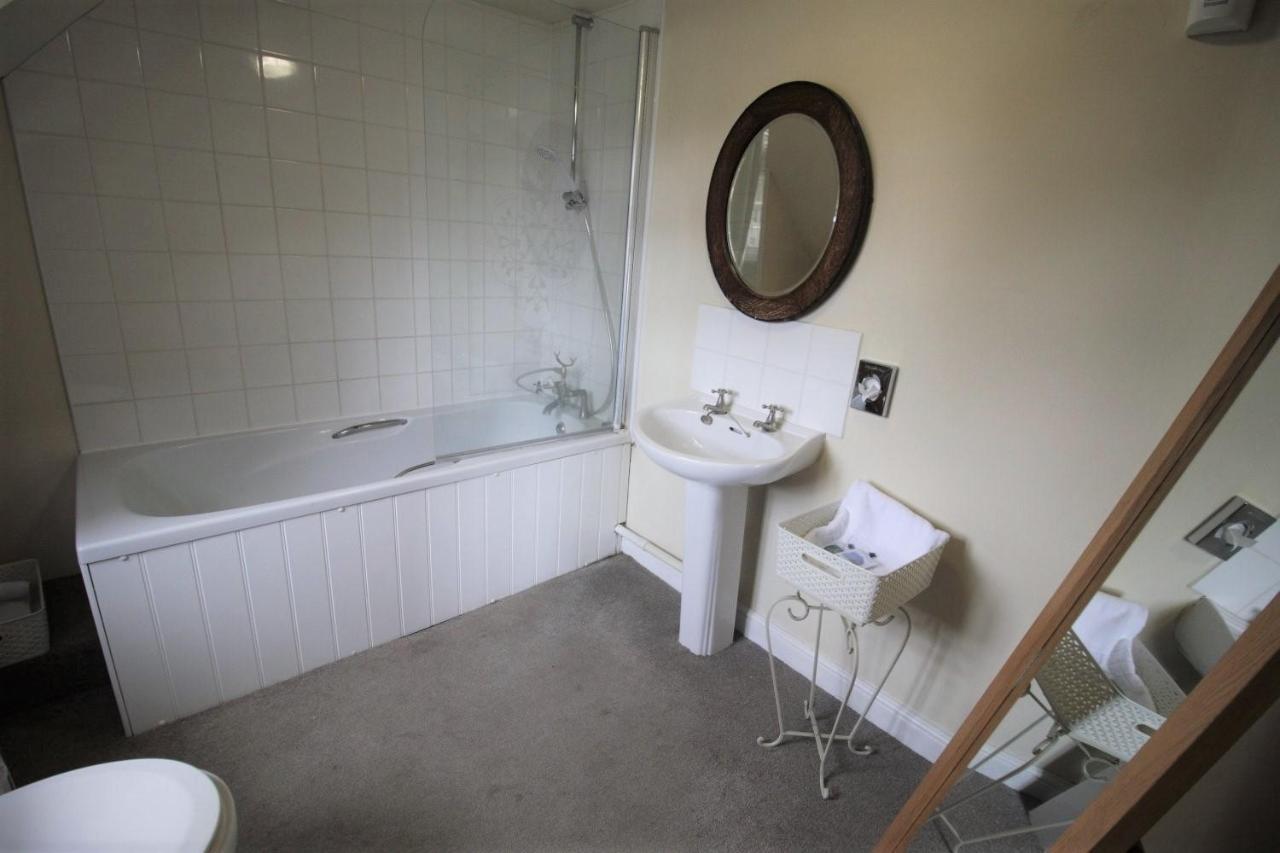 The Carpenters Arms Hotel Newbury  Room photo