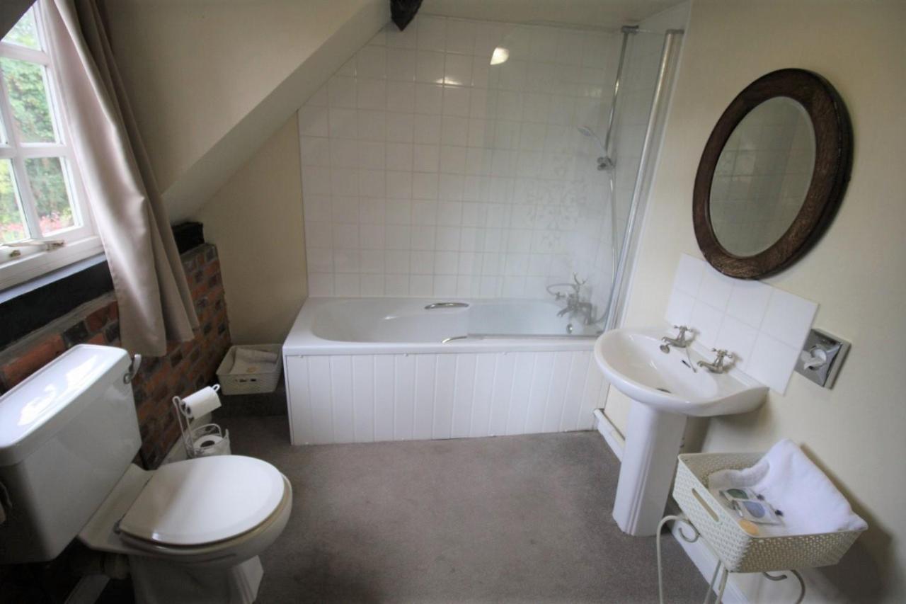 The Carpenters Arms Hotel Newbury  Room photo
